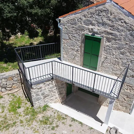 Kamena Villa