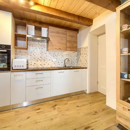 Kamena Villa *